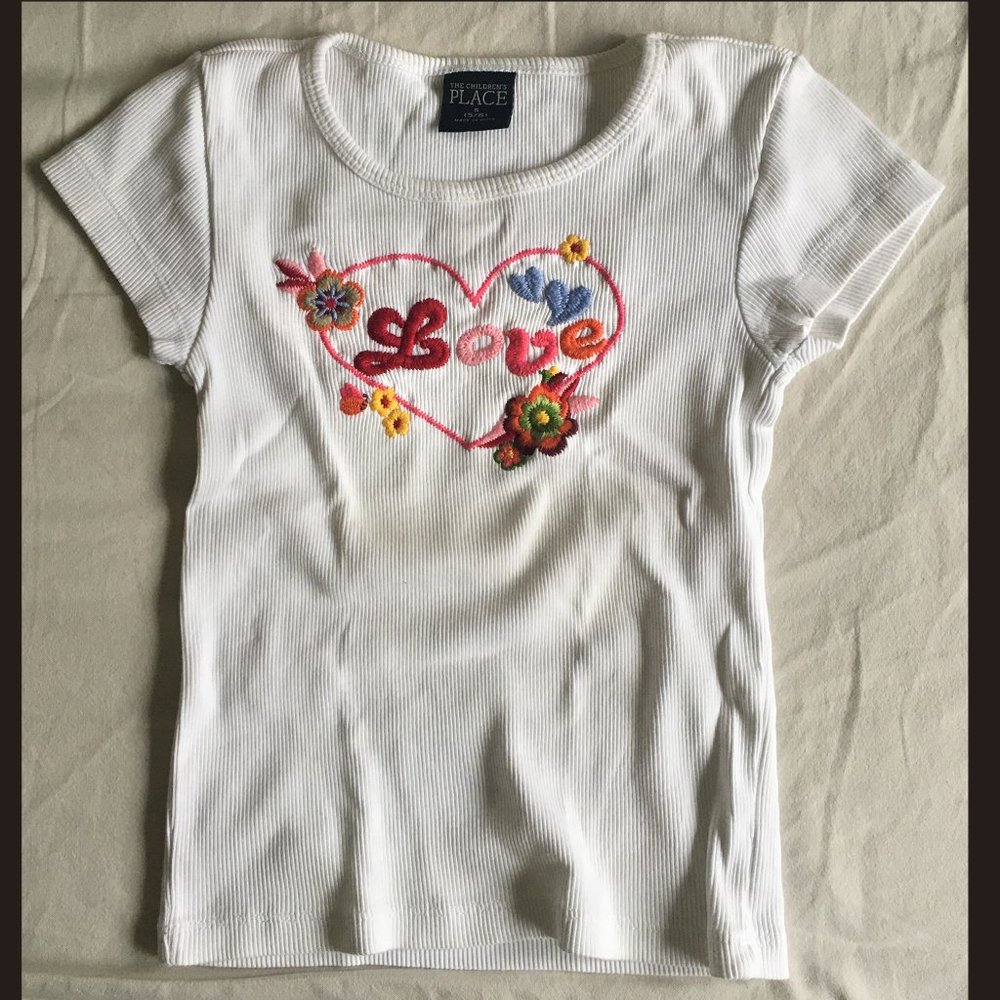 Children's Place heart embroidered T-shirt. 5-6.